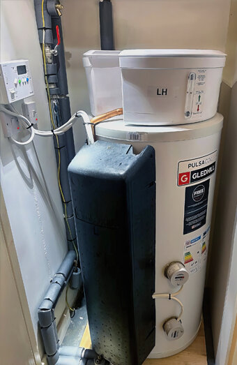 https://ellenbrookhotwater.com.au/uploads/2025/06/electric-hot-water-system-70649.jpg