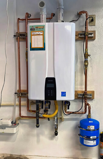 https://ellenbrookhotwater.com.au/uploads/2025/06/instant-hot-water-systems-42978.jpg
